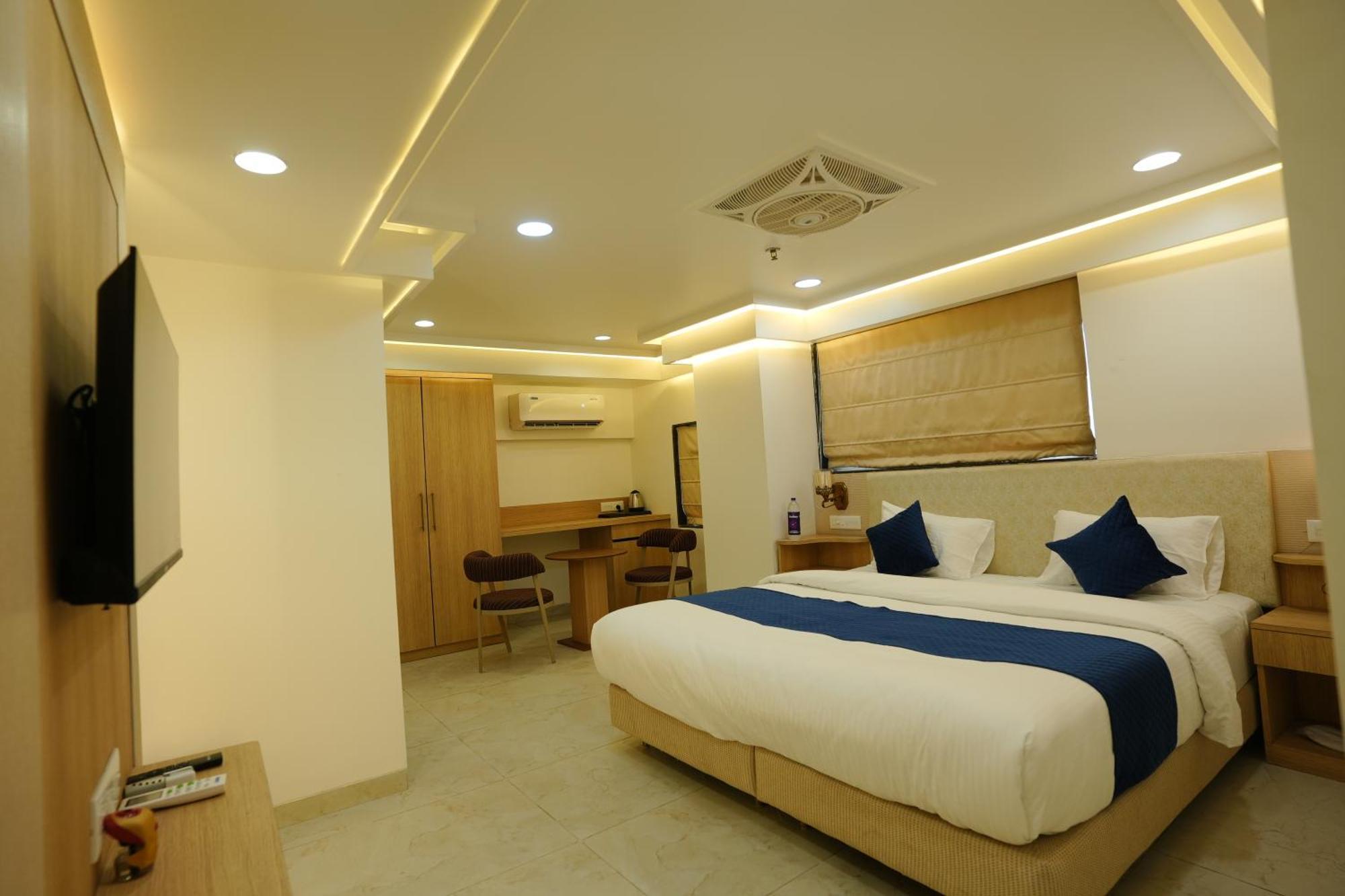 Hotel 6 Seasons, Koregoan Park, Pune Exterior foto