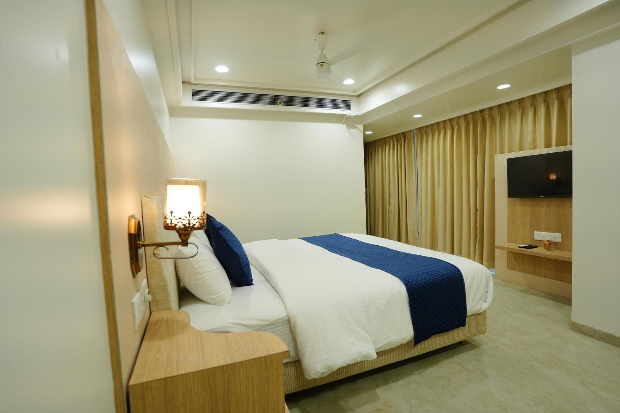 Hotel 6 Seasons, Koregoan Park, Pune Exterior foto